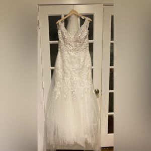 Beautiful ivory wedding dress